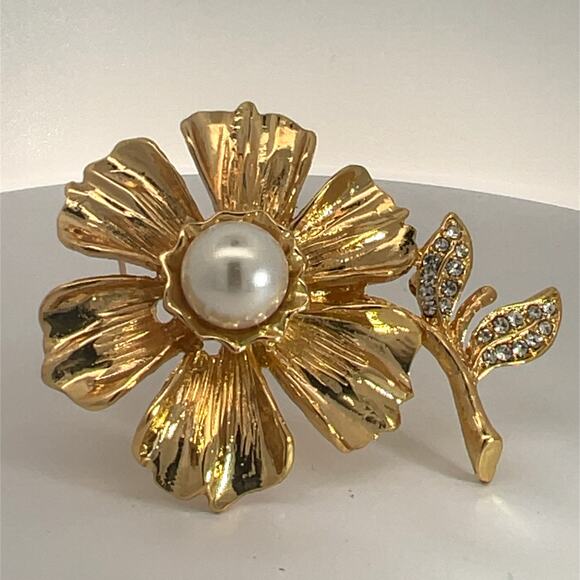 KJL Kenneth Jay Lane Faux Pearl Rhinestone Flower Brooch - Picture 9 of 10
